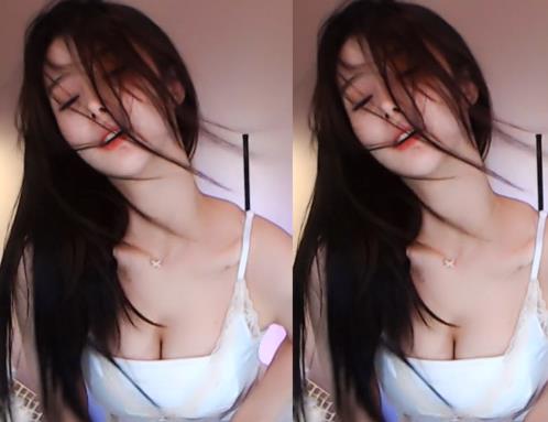 斗鱼主播诱惑小深深!这表情太逗了,看得我笑出鹅叫声!