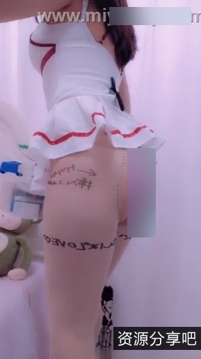 《伊薇：圣诞小姐姐、护士、兄弟，极品肉感网红，118MB视频惊艳登场》