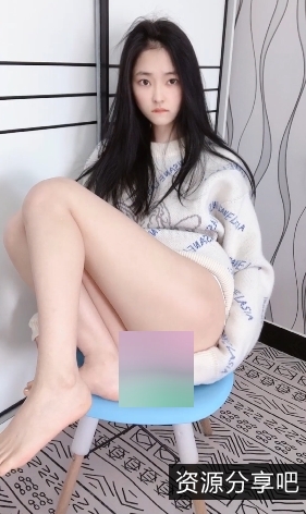 玲玲的清纯：颜值无敌，高价打赏，放飞自我不明液体溢出，最狠姨妈来了！