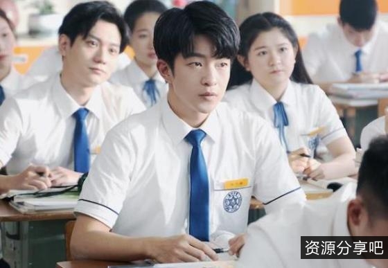 《2022年穿越时空的爱情奇幻电视剧《一闪一闪亮星星》高清版，张佳宁屈楚萧陈小明章攀段余乐主演，爱情救赎相互成长》