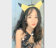 李怼怼：一颗小白菜的魅力网络美女主播李怼怼最新私人定制合集，颜值飞机场，宠粉有福，最新专辑资源下载打包，表演精彩瞬间！
