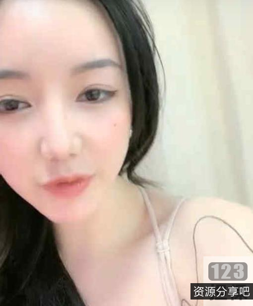 樱桃小纯纯47V大合集：一次把网红樱桃小纯纯的精彩视频收入囊中！