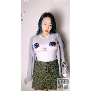 火辣网红欣妹妹：19岁少女的性感又可爱