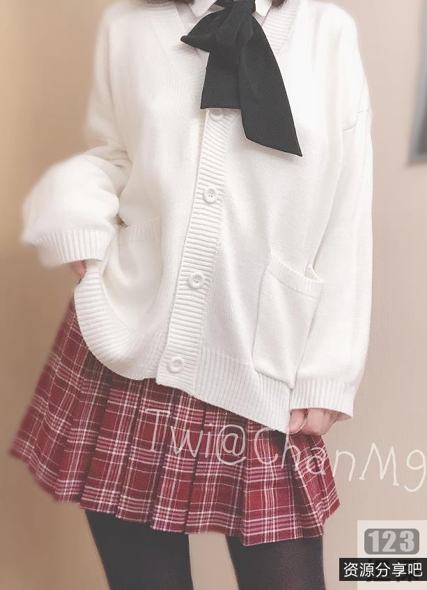 《yyds恶犬酱：精彩VIP新资源，粉嫩内卷，1V15P，353M，拍摄风格完具》