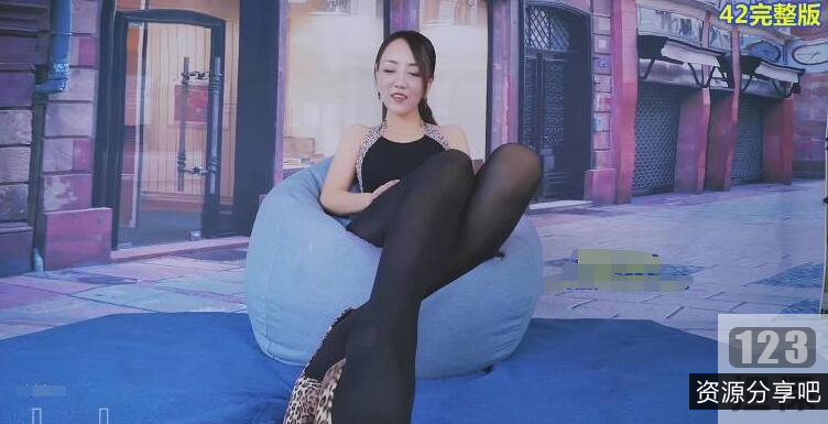周晓琳拳击视频全集：看女神周晓琳灌墨水、风油精、卤蛋、雪碧双拳腿、女王超清COS蓝丝衣古风新娘服14G玩法！