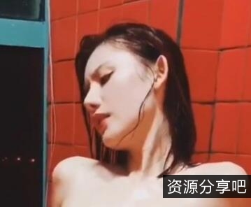 精选海鲜馒头mei+xue女神阿朱超人气视频：窈窕性感、美食诱惑、舞蹈秀，探索她的魅力！