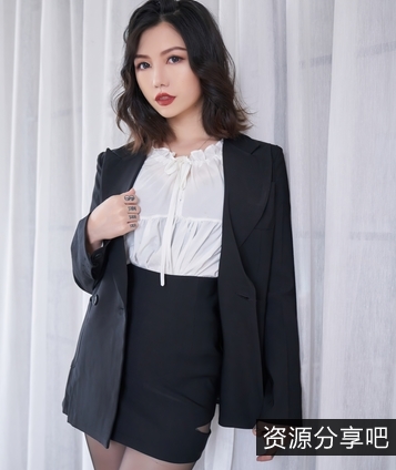 精选御姐浮力姬罗兰·萨莉精彩表演：黑丝性感、民国服装清纯可爱