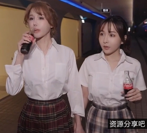 《大罩杯银娃—辛尤里12月新作：和闺蜜搭乘诸葛木马玩弄升天，穿越蓝色天空，到达天堂的彼岸》