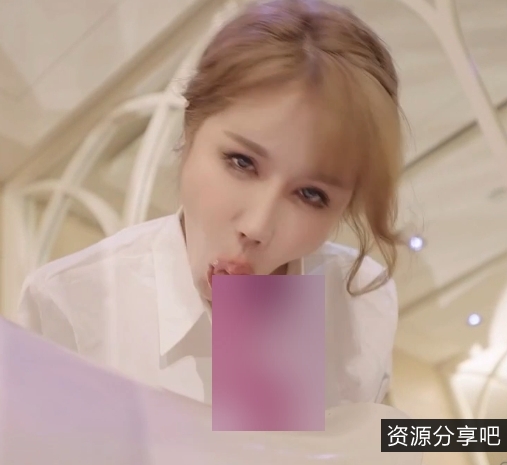 《大罩杯银娃—辛尤里12月新作：和闺蜜搭乘诸葛木马玩弄升天，穿越蓝色天空，到达天堂的彼岸》