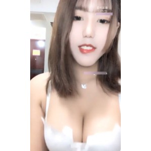 蜜桃极品女主播无名小妖：颜值身材名气极佳，视频大小齐全，让你心潮澎湃，欲罢不能！