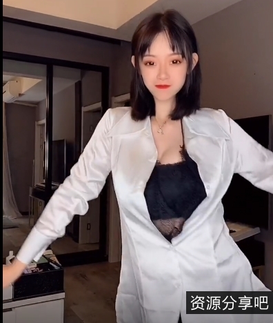 《斗鱼逆天！高颜值灵魂工程师小李老师抖胸热舞，快手抖音浮力教师美颜超级大规模前车灯巨R女神热浪》