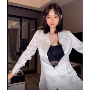 《斗鱼逆天！高颜值灵魂工程师小李老师抖胸热舞，快手抖音浮力教师美颜超级大规模前车灯巨R女神热浪》