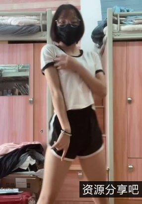 聪明漂亮的舞蹈系学生空白：精彩的舞蹈，温柔的声音，让人心动！