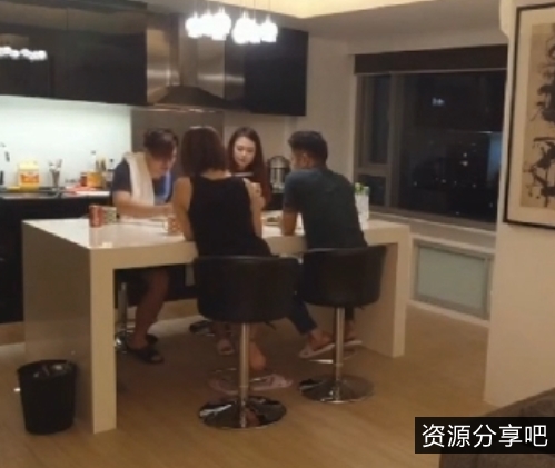 热闹婚礼：新郎伴娘给力打粑粑，给力鼓掌！