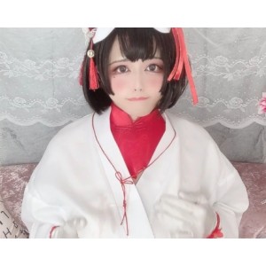 日本伪娘Momo的着迷表演：性感少女、可爱小公主、抒情蕾丝秋装