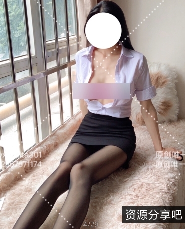 某推女神软学姐的视频资源：胸前软肉女神、热情似火，让观众们深深的感受到她的魅力！