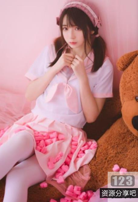 楚楚可怜的浮力姬小奶猫：白皙粉嫩的玉兔身材，野性难驯的技术话语