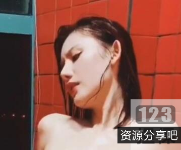 超人气名模阿朱：100V1.3G海鲜馒头女神，不容错过