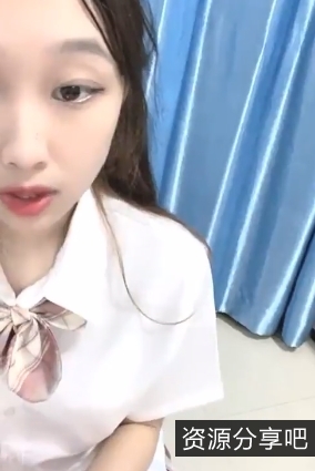 李溪研：高三刚毕业的稚嫩学妹，直播收费天价！视频