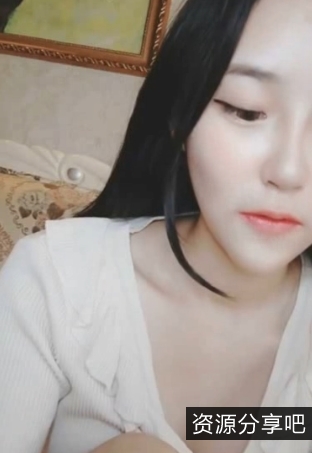 柯妹家里杂技团：一字马玩身材，登上某平台排行榜！