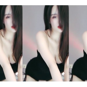 虎牙直播苏樱404：月月精彩，容颜身材舞姿生龙活虎！