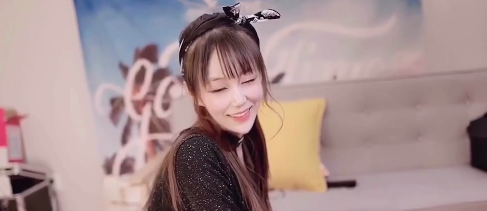 安冉的青春活力短视频合集：清纯活力、服装玩具、浴缸欢快、嫩米雪般白皙