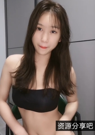 爱笑的小美女陈寻，活泼可爱的样子令人眼前一亮！