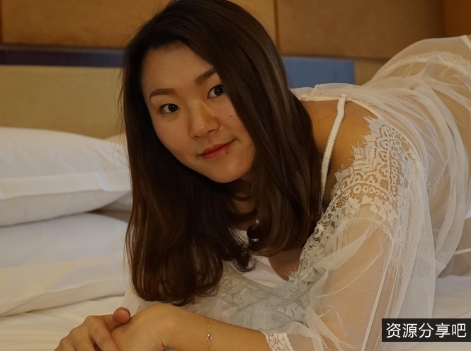 素人小鱼三年赚钱：付费约拍模特、照片、视频、长相、酒店浴室摄影机录像设备拍摄