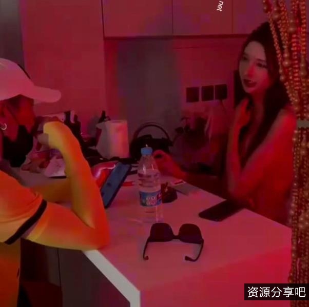 网红主播欣桐颜值巅峰诱惑美团小哥1V-220M