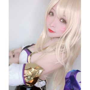 sola酱的村庄奇遇：女孩与灵体老者的故事---------------------双马尾少女的冒险：与白胡子老头的相遇---------------------不甘心的少年：sola酱与村庄中的秘密