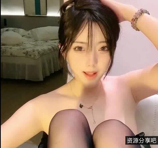 精选尤物女神YOSHIKI：纯天然颜值网红主播，精选粉丝资源，养眼无锡迪丽热巴