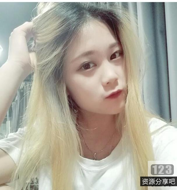美足女神希妹私拍合集：双足大长腿的诱惑