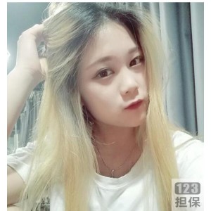美足女神希妹私拍合集：双足大长腿的诱惑