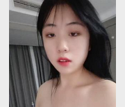 直播敢露敢做00后超级胸，颜值带劲！