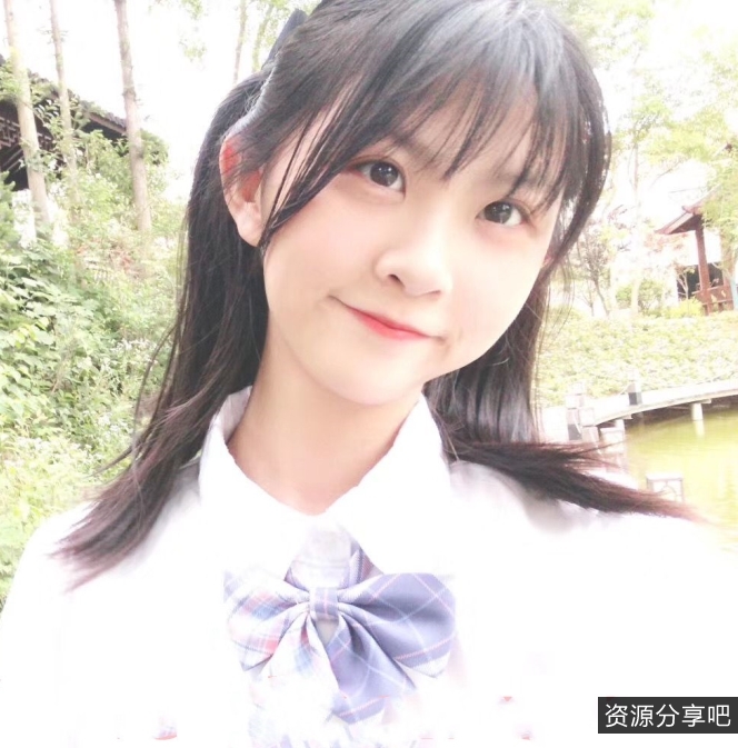 逆天妹子酸果儿：公共场合光着pp的惊人举动