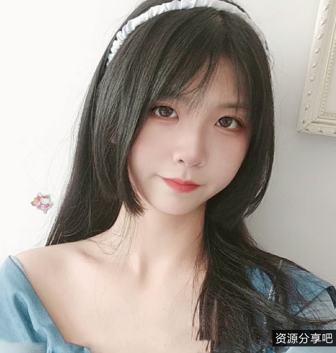 逆天妹子酸果儿：公共场合光着pp的惊人举动