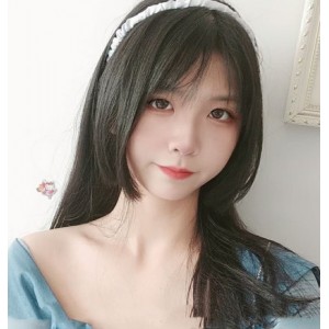 逆天妹子酸果儿：公共场合光着pp的惊人举动