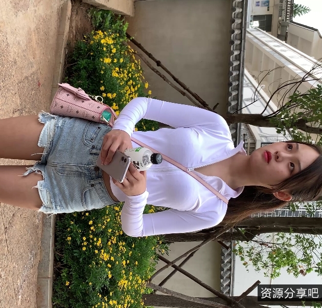 热裤大长腿胖臀美女视频