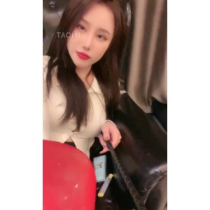 迷人女王初瑞雪足系列恋足视频集，时长40分钟