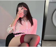 推特网红少女奶油泡芙作品集：电梯口打粑粑打野勇气