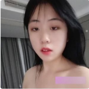 00后网红小熊：活力勇敢直播露脸挑战自我商品