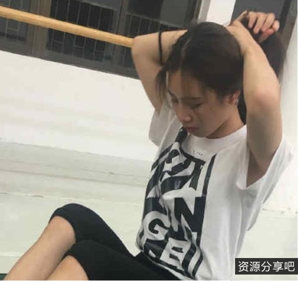 某推超火华裔清纯萌妹大学生视频合集