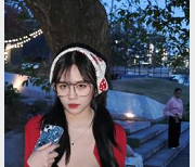 火爆女神Ceasonshot99高颜值御姐风户外图集