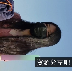 高跟吊带连衣裙