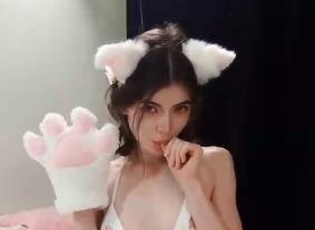 欧美资源精选：Onlyfans&P站自拍女主李娜露脸大片，20部2.7G无保护视频，娇小娃娃脸身材优质，人气爆棚！