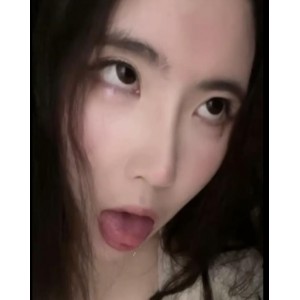 草莓老师：神似小刘亦菲，自拍不露脸/露脸666福利