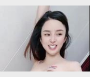 视觉享受！玩具萝L少女自拍湾湾拍舞蹬学生妹双F姐妹花，下载观看！