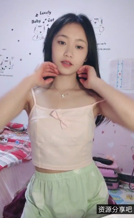 甜美女神家中直播完整版，清纯校园妹子顶点半糖，百度盘6V+3.2G