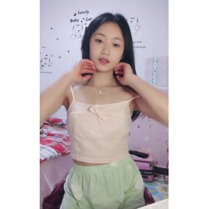 甜美女神家中直播完整版，清纯校园妹子顶点半糖，百度盘6V+3.2G