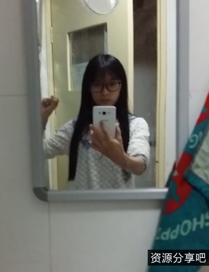 学校宿舍骚气学妹换衣透明裤裤视频曝光